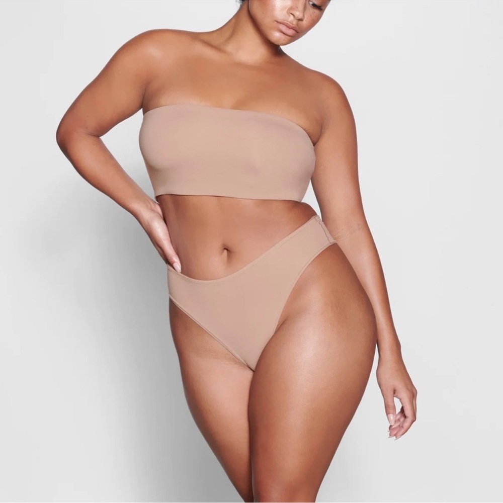 Skims Fits Everybody Nude Bandeau Top, Medium